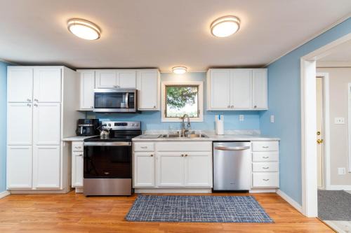 Galloway House | Cedar Cove Cottage by Simple Life Rentals