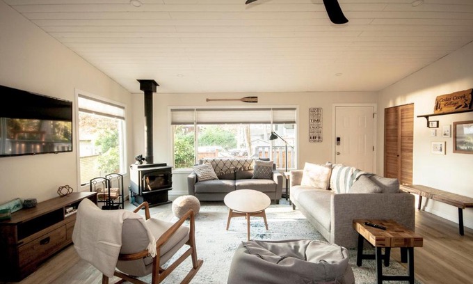 Tuwanek House | Cedar Creek Cottage 3BR - Welcome to your Oasis Steps from the Beach