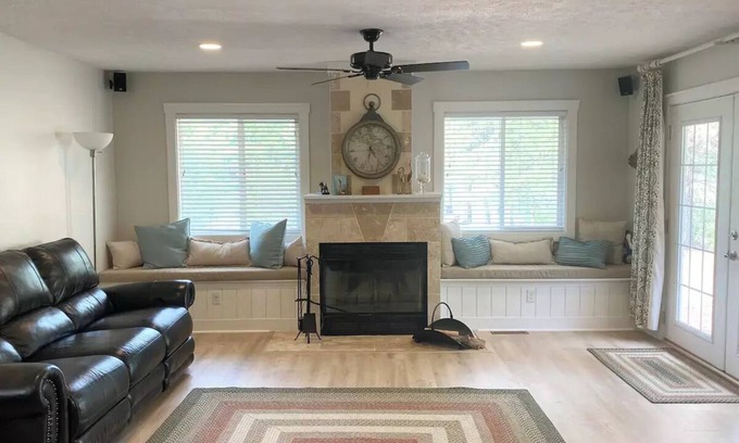 Cedar Creek House | Cedar Creek Lake House -Peaceful Retreat Just Outside Omaha