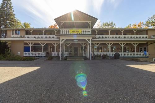 Prudenville Resort | Cedar Oaks Lakeside Resort