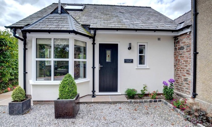 Ruthin House | Cedar Tree Cottage - One Bedroom House, Sleeps 2