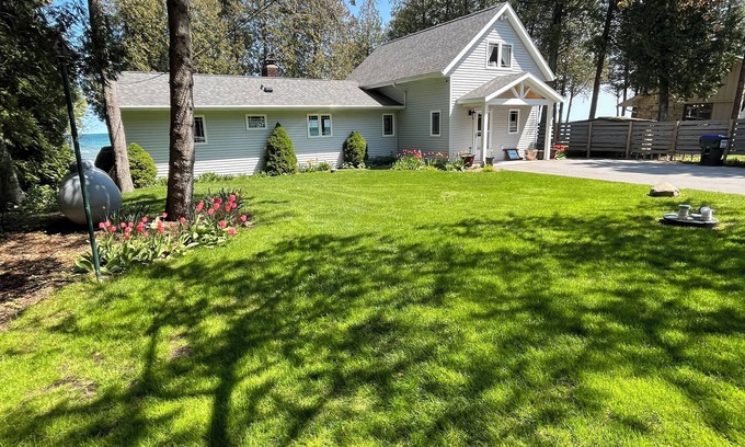Jacksonport Cottage | 🌲CEDARSHORES-PRIME Sept.-Oct. FALL Color Dates Open-Book Now!