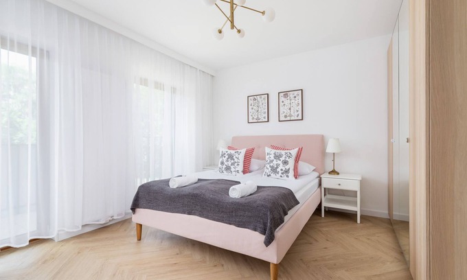 Brynow Apartment | Ceglana 76 | Bright Studio | Parking & Balcony
