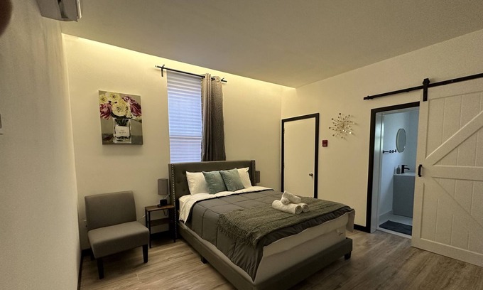 Passyunk Square Apartment | Center City Lovely & Cozy W/HD Streaming