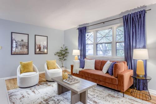 Benson House | Central 4BD Home - Spacious Backyard & Fun Games