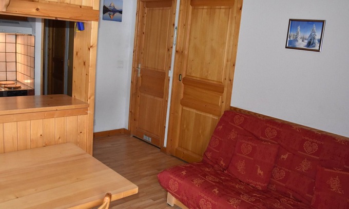 Pralognan-la-Vanoise Apartment | Central Apartment with Balcony Near Shops and Cable Car in Pralognan-la-Vanoise