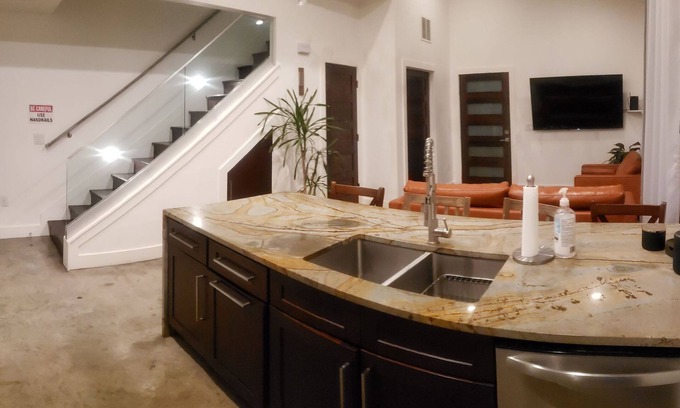 MLK House | Central Austin Private Modern 1BR 1.5BA Home w/Balcony, Full kitchen, W/D, WiFi