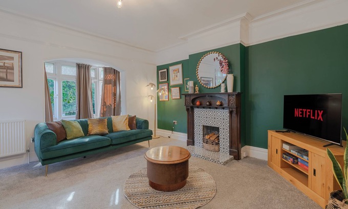 Banbury House | Central Banbury stay comfy and spacious for groups