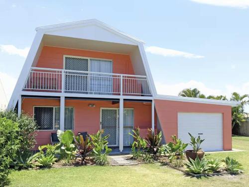 Bargara Apartment | Central Bargara Beach Bungalow by UG