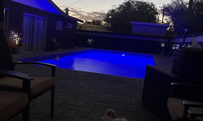 Las Vegas House | Central beautiful house with everything you need , Poll grele, Casita backyard.