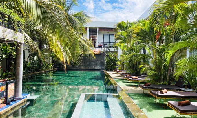 Wat Bo Area Hotel | Central Corner Suite
