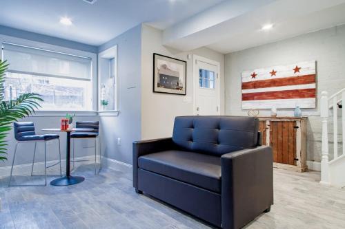 Truxton Circle House | Central DC Flat Sleeps 3 Convention Center