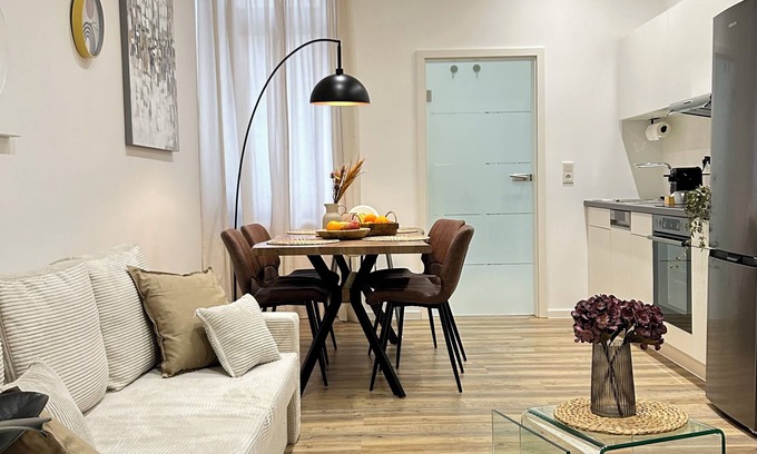 Sudstadt Sudlicher Teil Apartment | Central designer apartment for up to 5 people - stylish & close to the city center
