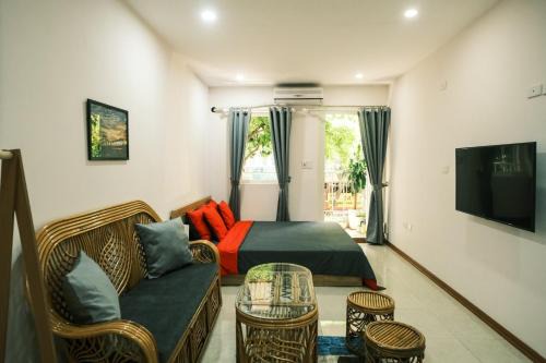 Hang Buom House | Central entire house in Hanoi beer street