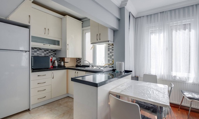 Ortakoy Apartment | Central Flat w Balcony 5 min to Ortakoy Square