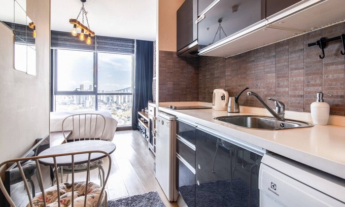 Atasehir Apartment | Central Flat with Amazing City View in Atasehir