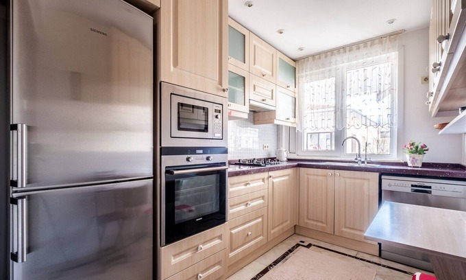 Besiktas Apartment | Central Flat with Balcony near Zorlu Center