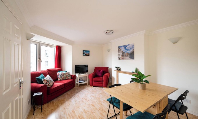 Pleasance Apartment | Central, Modern Apartment close to the Royal Mile with wonderful views