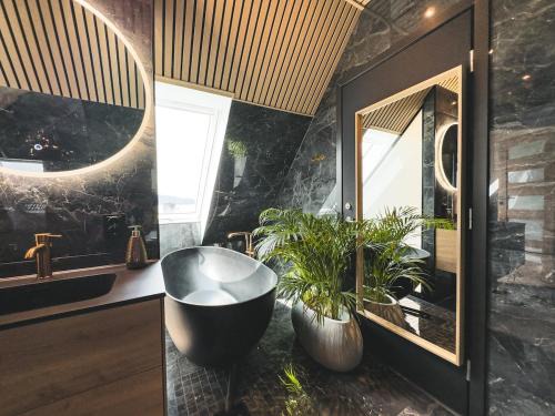 Sandviken Apartment | Central Penthouse - Luxurious with fjord views