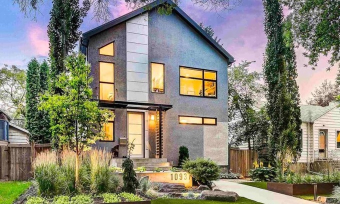 Southwest Edmonton Apartment | Central UofA » Luxurious Suite » Separate Entrance