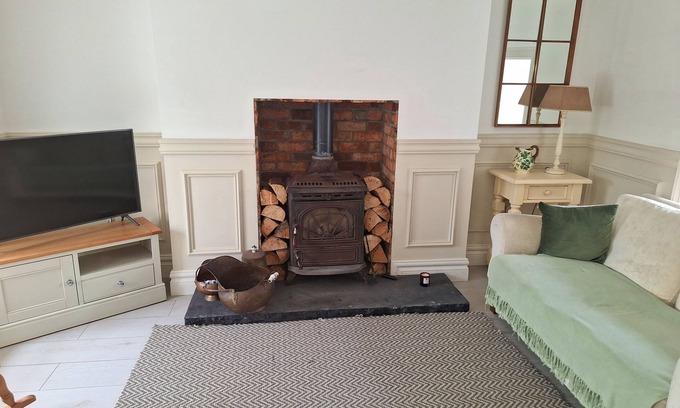 Raphoe House | Centrally located, 2 bedroom cottage style house
