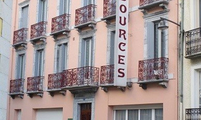 Cauterets Apartment | Centrally Located 2BR Apt with Free WiFi, Near Ski Lifts and Thermal Baths