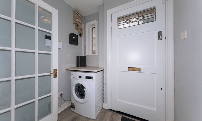 City Centre Dublin Apartment | Centrally Located & Spacious 4BD House- St Kevin's