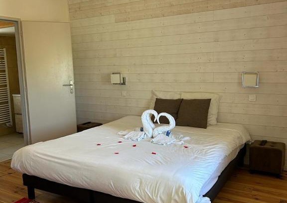 Clermont-Dessous Bed & Breakfast | Centre de bien-être Le Miel et l'Eau