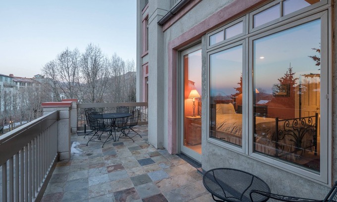 Mountain Village Apartment | Centrum 302 by Avantstay Gorgeous Condo w/Great Views & Steps Away From Ski Runs!