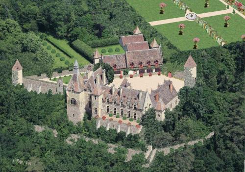 Vallon-en-Sully Bed & Breakfast | Château de Peufeilhoux