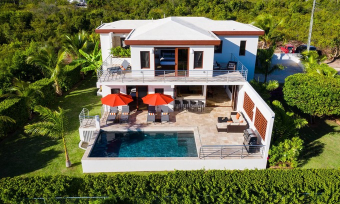 West End Village Villa | Château Genesis : Cozy Caribbean Retreat