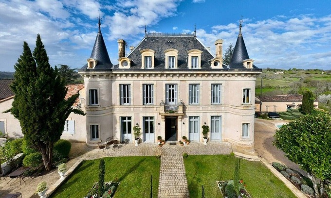Monpazier Hotel | Château Hôtel Edward 1er
