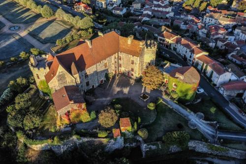 Saint-Saturnin Bed & Breakfast | Château royal de Saint-Saturnin