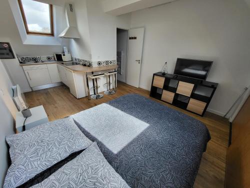 Chateaubourg Apartment | Châteaubourg : Studio avec cuisine et salle d'eau