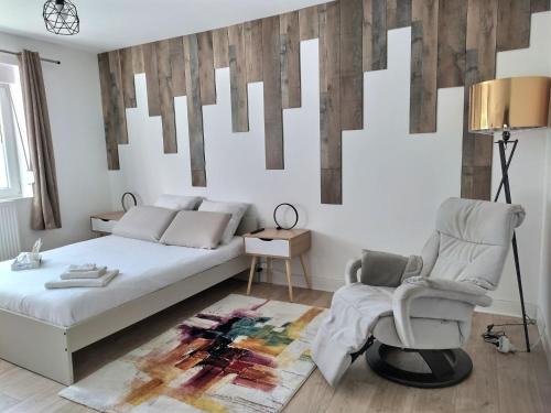 Woippy House | Ch privée 18m - Canapé - Netflix - Appart 120m
