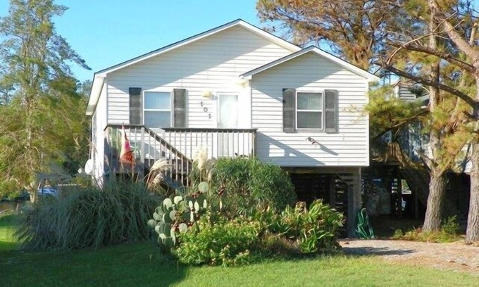 Colington Harbour House | CH101- Waterfront with 3 BRs, Community Pool, Tennis Courts, Soundfront Beach
