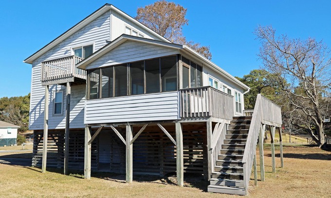 Colington Harbour House | CH103- Waterfront! 3 Bedrooms (1 Master), Comm. Pool and Sound-Front Beach!