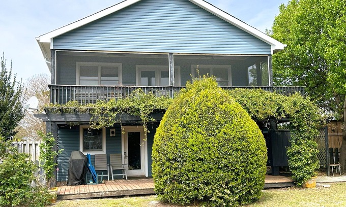 Colington Harbour House | CH245- Waterfront- 3 BRs, Dock, Pool Table, Piano, Comm Pool, Dog Friendly!
