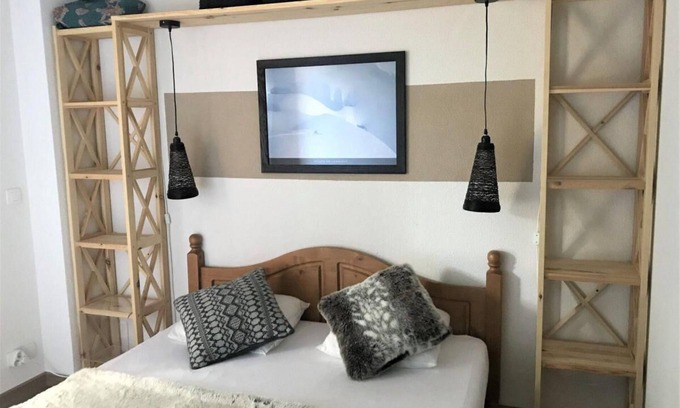 La Joue du Loup Ski Chalet | Chalet, 150m from resort center, view mountain, fitness, swimming pool, terrace, parking, tv