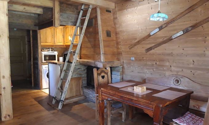 Vallorcine Ski Chalet | Chalet 2-3 pers., balcony, parking lot, ski lift 1.5km, bus 50m, train ski areas 850m