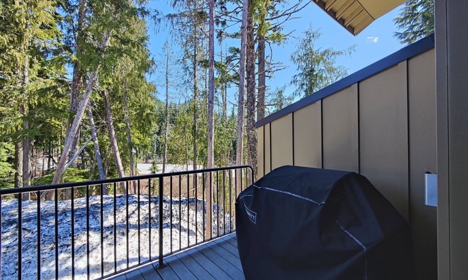 Government Camp Ski Chalet | Chalet 52 at the Official Collins Lake Resort