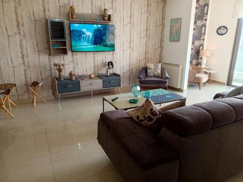 Duhur ash Shuwayr Ski Chalet | Chalet-apartment in Tilal Fanar resort, generator is included,