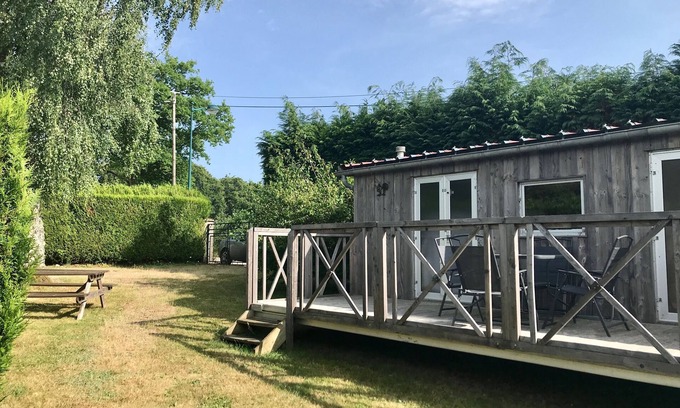 Moux-en-Morvan House | Chalet at the edge of the lake of Settons! mobil home on closed ground, animals accepted!