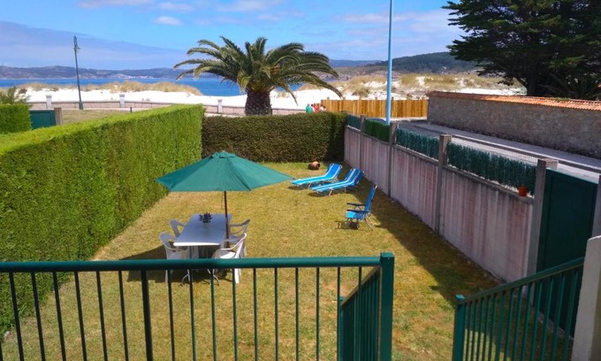 Laxe House | CHALET ATALAYA a pie de playa en Laxe