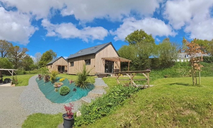 Gouezec House | Chalet Avec Bain à Remous Privatif Près du Canal