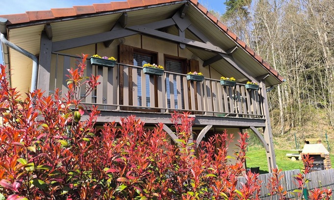 Saint-Gerons Ski Chalet | Chalet * by the lake with a boat, swimming pool, pets allowed, beds made,quiet