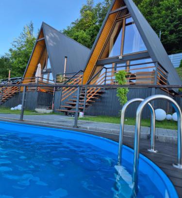 Piatra Neamt Ski Chalet | Chalet by the lake