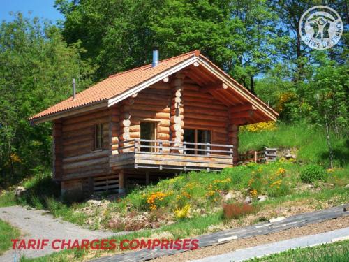Saint-Martin-la-Sauvete House | Chalet chaleureux avec poêle à bois et internet à Saint-Martin-la-Sauveté - FR-1-496-184