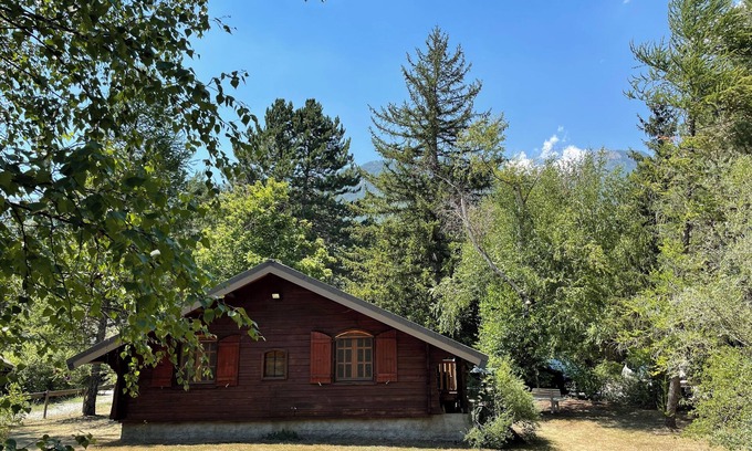 Saint-Crepin Ski Chalet | Chalet Cozy et son Jardin Arboré de 1000 m2