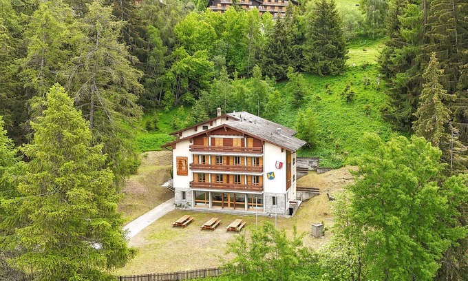 Les Mayens-de-Sion Ski Chalet | Chalet de l'Ours AUTHENTIC & NATURE 66 pers,